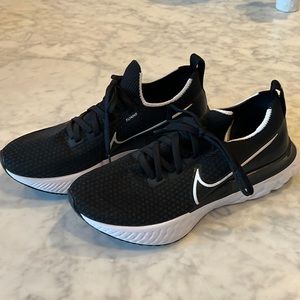 Nike React Infinity women’s sneakers